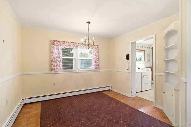 21 Appletree Lane, Carle Place, NY 11514