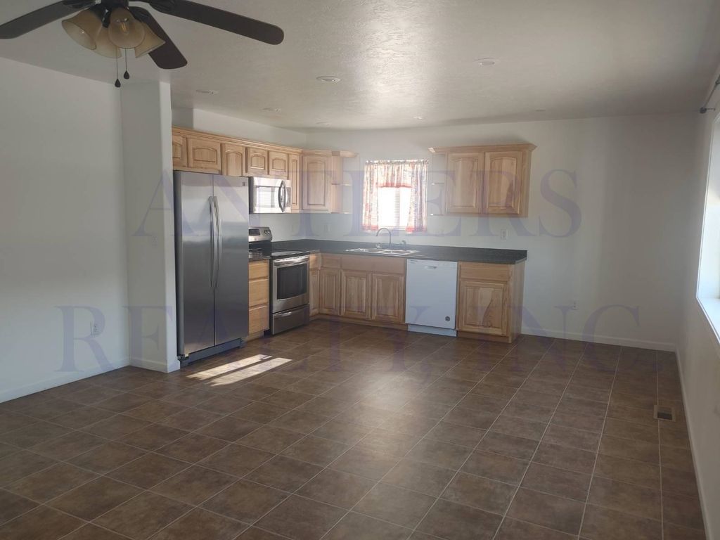 1190 E Adams St, Powell, WY 82435 photo 2