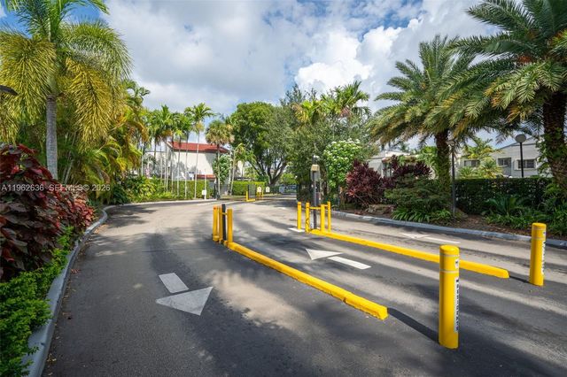 4726 SW 67th Ave F6, Miami, FL 33155