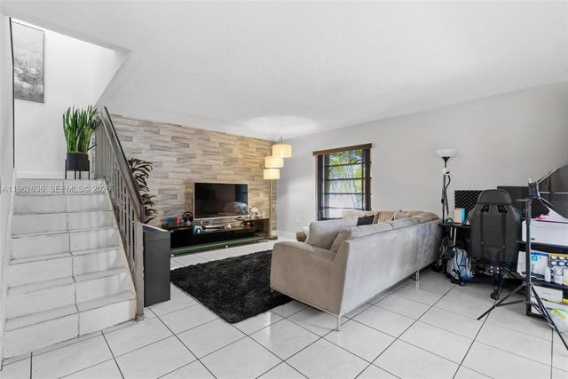 4726 SW 67th Ave F6, Miami, FL 33155