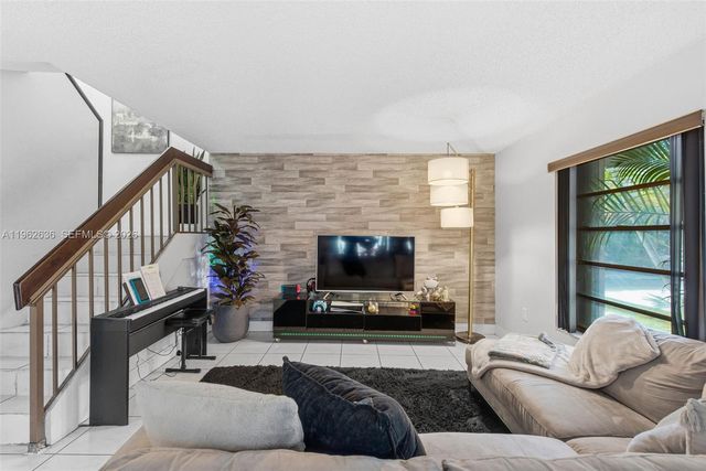 4726 SW 67th Ave F6, Miami, FL 33155