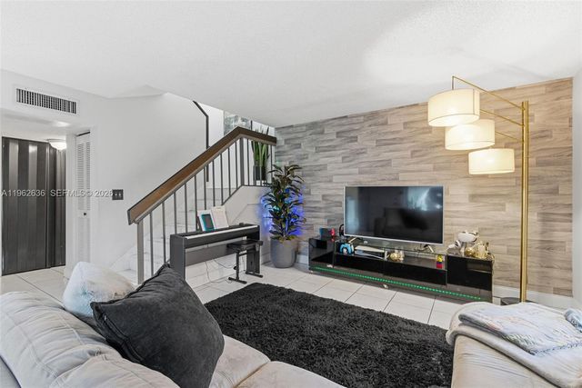 4726 SW 67th Ave F6, Miami, FL 33155