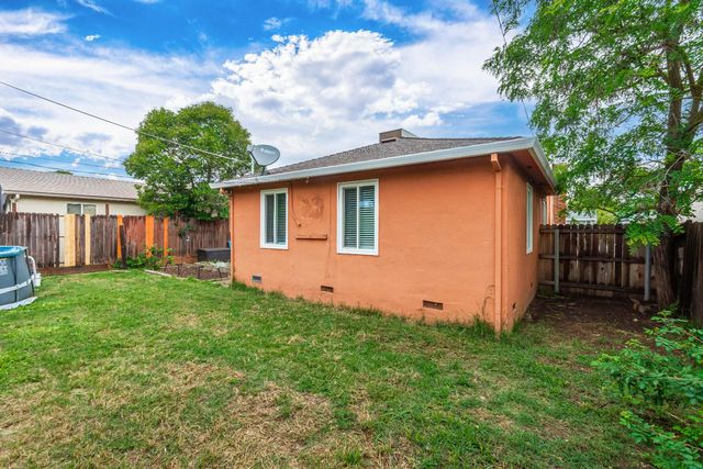 2808 16th Ave, Sacramento, CA 95820