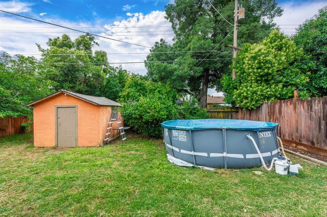 2808 16th Ave, Sacramento, CA 95820