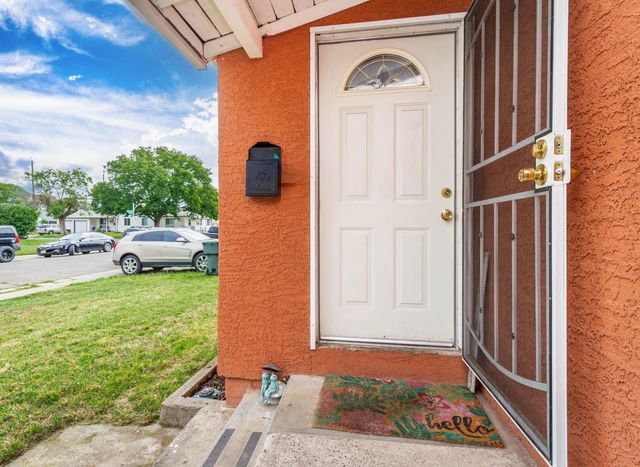 2808 16th Ave, Sacramento, CA 95820