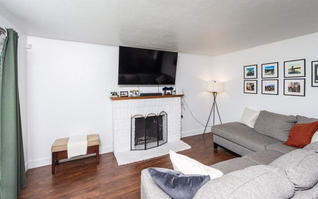 2808 16th Ave, Sacramento, CA 95820