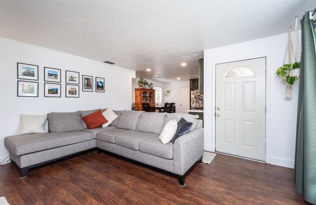 2808 16th Ave, Sacramento, CA 95820