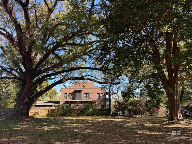 208 Oswalt Street, Fairhope, AL 36532