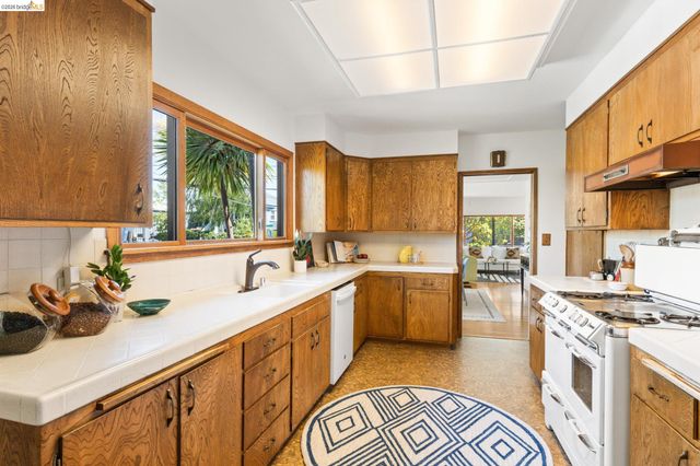 1250 Ocean Ave, Emeryville, CA 94608