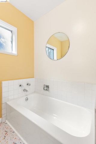 1250 Ocean Ave, Emeryville, CA 94608