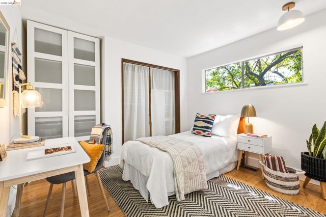 1250 Ocean Ave, Emeryville, CA 94608