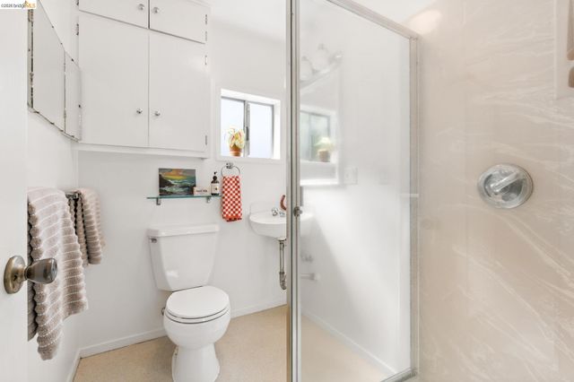 1250 Ocean Ave, Emeryville, CA 94608