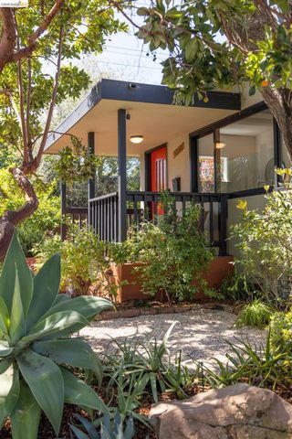 1250 Ocean Ave, Emeryville, CA 94608