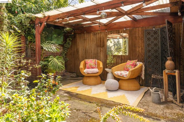 1250 Ocean Ave, Emeryville, CA 94608