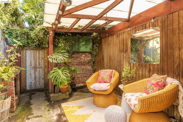 1250 Ocean Ave, Emeryville, CA 94608