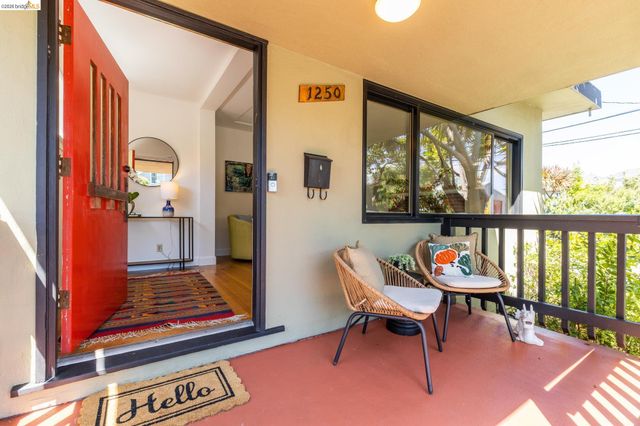 1250 Ocean Ave, Emeryville, CA 94608