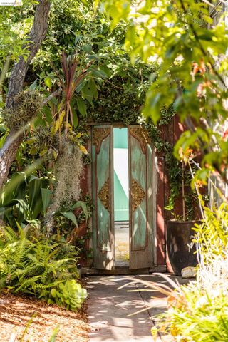 1250 Ocean Ave, Emeryville, CA 94608