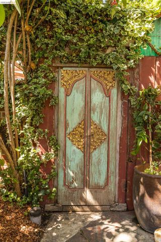 1250 Ocean Ave, Emeryville, CA 94608