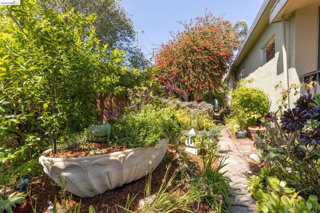 1250 Ocean Ave, Emeryville, CA 94608