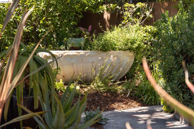 1250 Ocean Ave, Emeryville, CA 94608