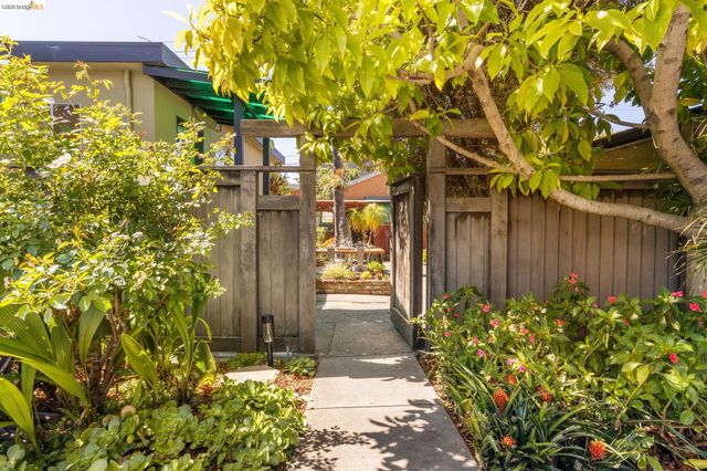 1250 Ocean Ave, Emeryville, CA 94608