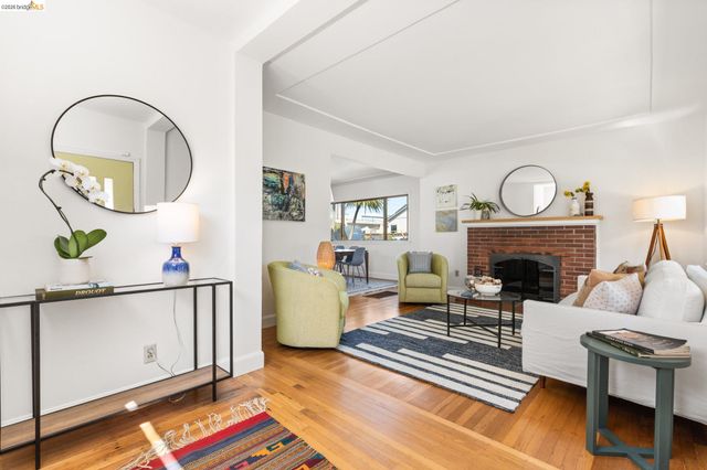 1250 Ocean Ave, Emeryville, CA 94608