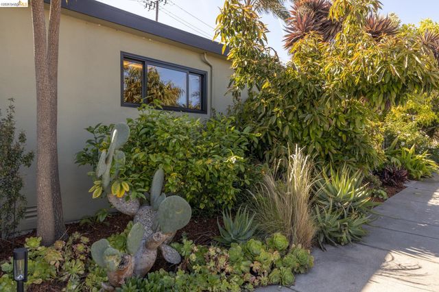 1250 Ocean Ave, Emeryville, CA 94608