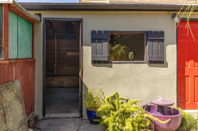 1250 Ocean Ave, Emeryville, CA 94608