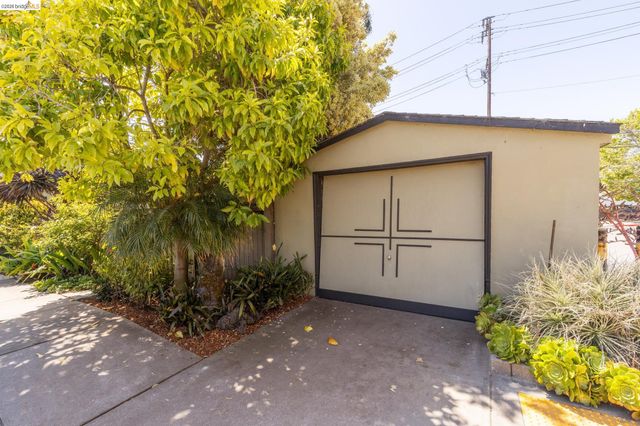 1250 Ocean Ave, Emeryville, CA 94608