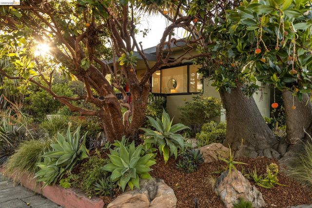 1250 Ocean Ave, Emeryville, CA 94608