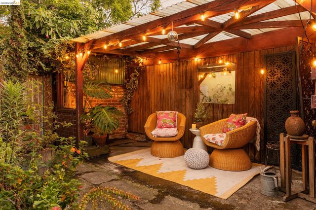 1250 Ocean Ave, Emeryville, CA 94608