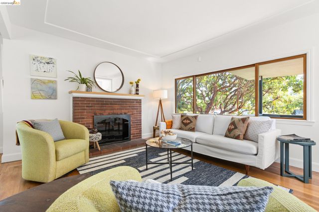 1250 Ocean Ave, Emeryville, CA 94608