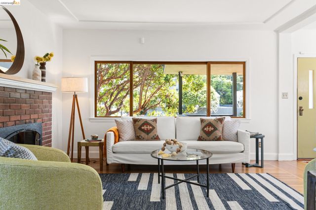 1250 Ocean Ave, Emeryville, CA 94608