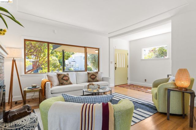 1250 Ocean Ave, Emeryville, CA 94608