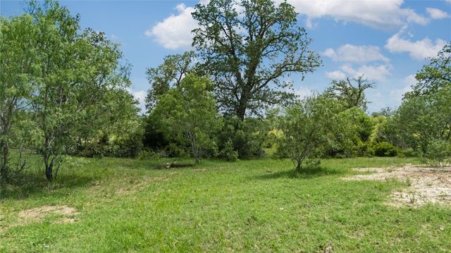 2612 Roosevelt DR, Kingsbury, TX 78638