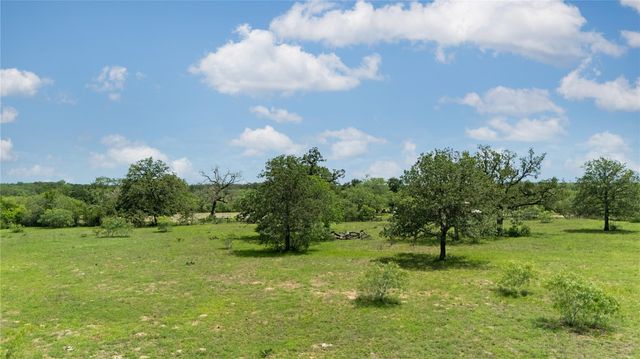 2612 Roosevelt DR, Kingsbury, TX 78638