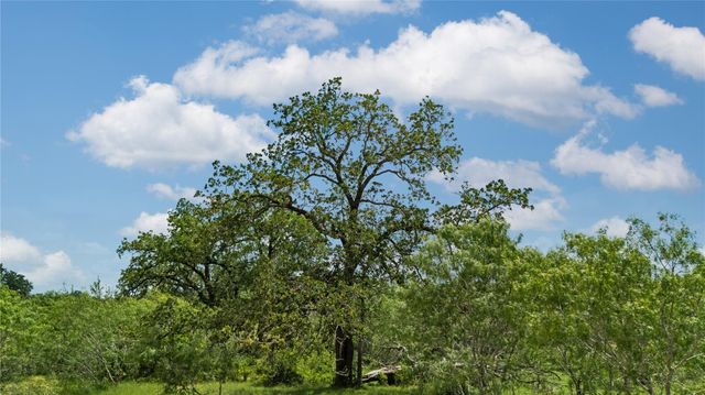 2612 Roosevelt DR, Kingsbury, TX 78638