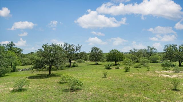 2612 Roosevelt DR, Kingsbury, TX 78638