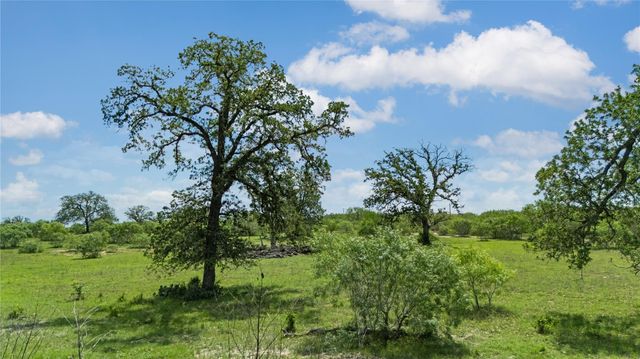 2612 Roosevelt DR, Kingsbury, TX 78638