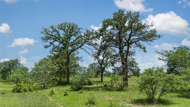2612 Roosevelt DR, Kingsbury, TX 78638