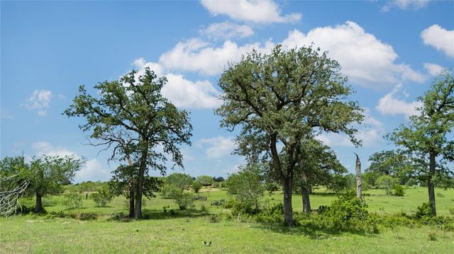 2612 Roosevelt DR, Kingsbury, TX 78638