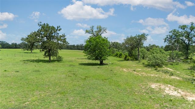 2612 Roosevelt DR, Kingsbury, TX 78638