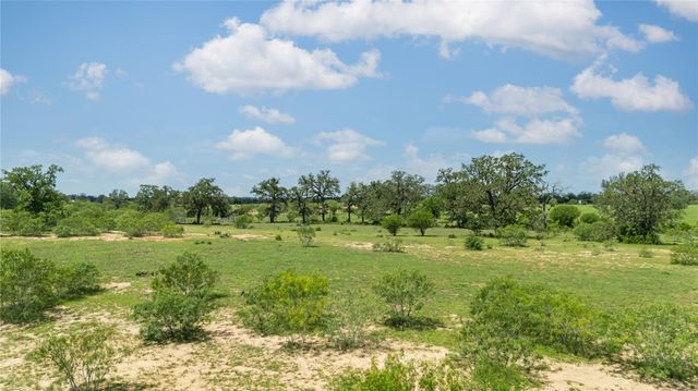 2612 Roosevelt DR, Kingsbury, TX 78638