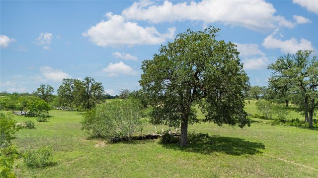 2612 Roosevelt DR, Kingsbury, TX 78638