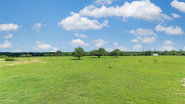 2612 Roosevelt DR, Kingsbury, TX 78638