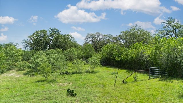 2612 Roosevelt DR, Kingsbury, TX 78638