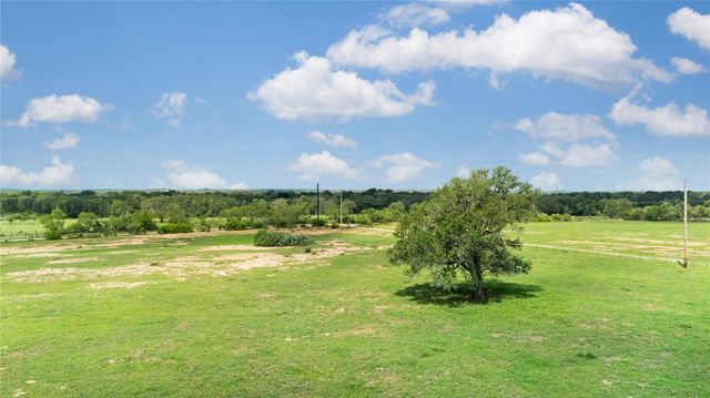 2612 Roosevelt DR, Kingsbury, TX 78638