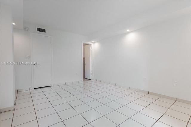 9405 W Flagler St D205, Miami, FL 33174