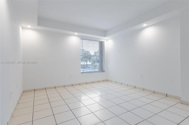 9405 W Flagler St D205, Miami, FL 33174