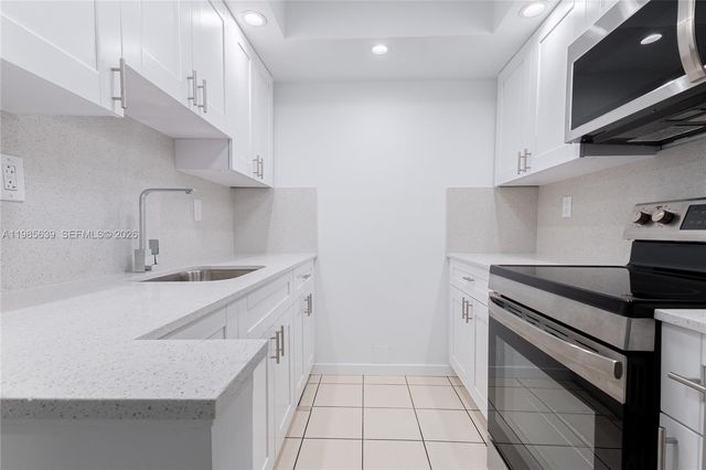 9405 W Flagler St D205, Miami, FL 33174